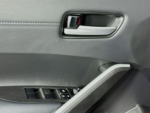 Used 2022 Toyota Corolla Cross XLE image 23