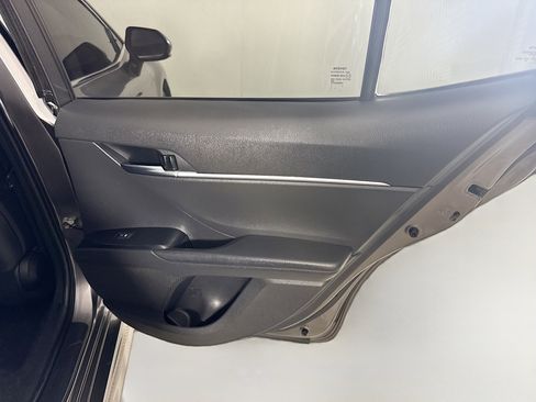 Used 2020 Toyota Camry SE image 27