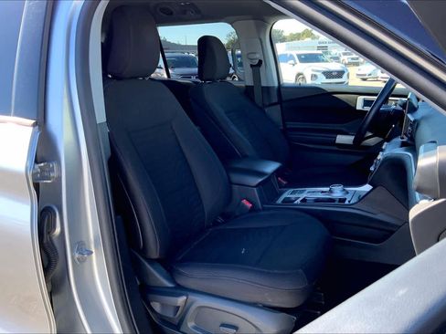 Used 2020 Ford Explorer XLT image 9