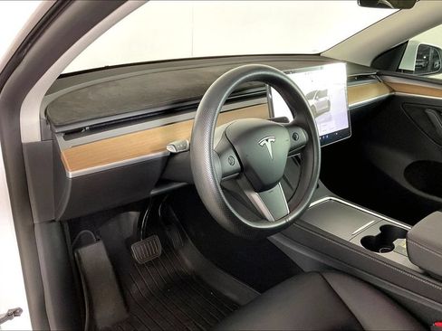 Used 2025 Tesla Model Y Long Range AWD/4WD image 14
