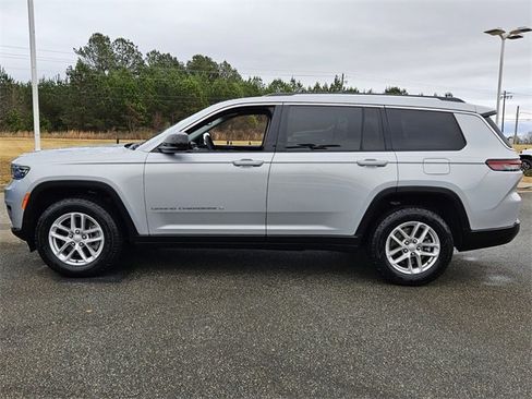 Used 2021 Jeep Grand Cherokee L Laredo w/ Luxury Tech Group I image 5