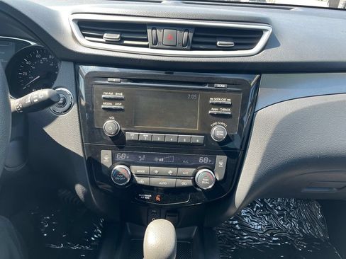 Used 2016 Nissan Rogue SV AWD/4WD image 25
