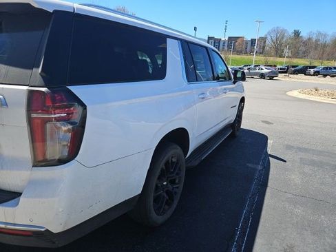 Used 2023 Chevrolet Suburban LT w/ LT Signature Package image 11