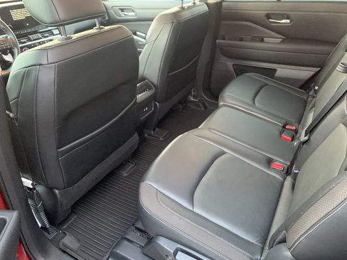 Used 2022 Nissan Pathfinder SL image 15