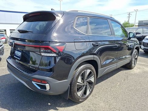 New 2026 Volkswagen Taos SE AWD/4WD image 4