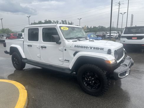 Used 2025 Jeep Gladiator Sport AWD/4WD image 6