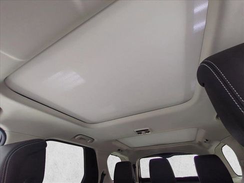 Certified 2025 Land Rover Discovery S AWD/4WD image 16