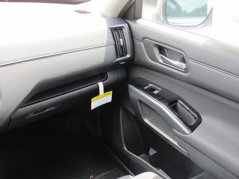 New 2026 Nissan Pathfinder SL FWD image 18