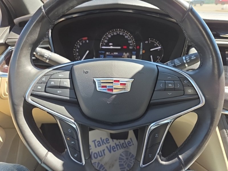 Used 2017 Cadillac XT5 Luxury w/ Driver Awareness Package AWD/4WD image 13