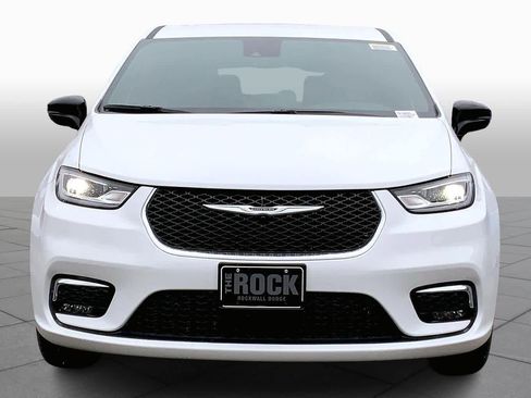 New 2026 Chrysler Pacifica Select image 3