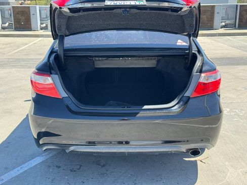 Used 2017 Toyota Camry SE w/ Moonroof Package FWD image 22