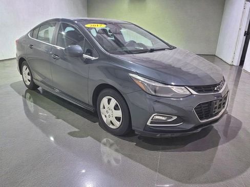 Used 2017 Chevrolet Cruze LT w/ LT True North Edition image 2