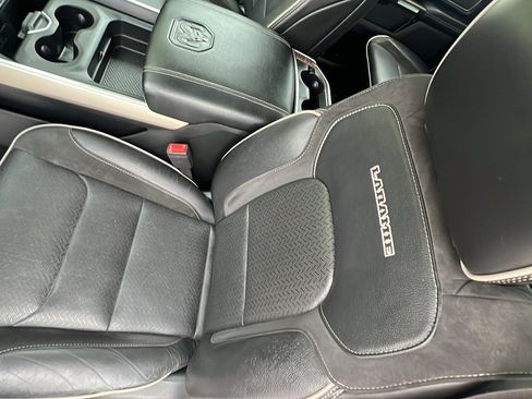 Used 2019 RAM 1500 Laramie AWD/4WD image 11