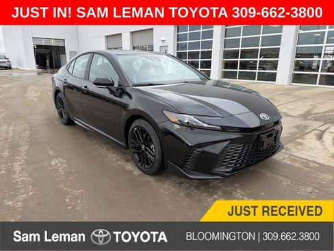 Used 2026 Toyota Camry SE image 1