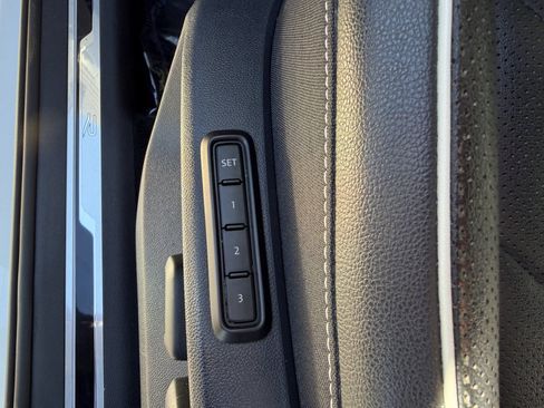 Used 2022 Volkswagen Tiguan SEL R-Line image 30