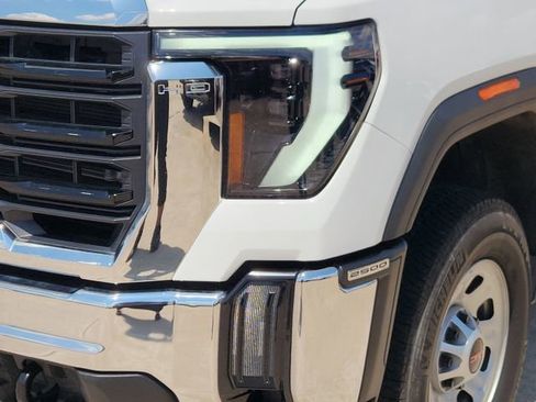 Used 2024 GMC Sierra 2500 Pro RWD image 9