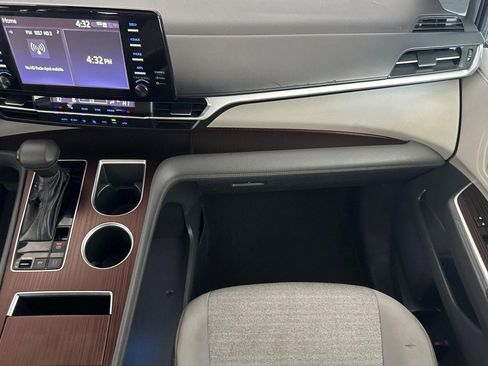 Used 2022 Toyota Sienna LE FWD image 32