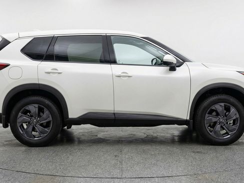 Used 2025 Nissan Rogue SV FWD image 11