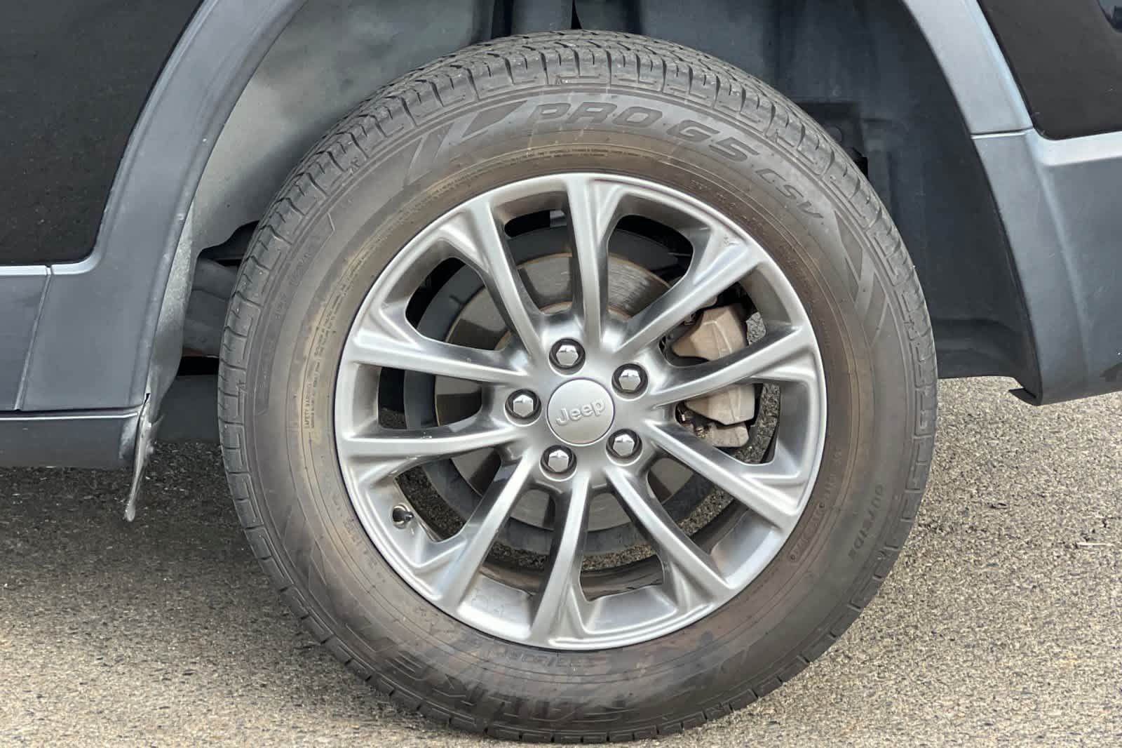 Used 2019 Jeep Cherokee Latitude Plus FWD image 25