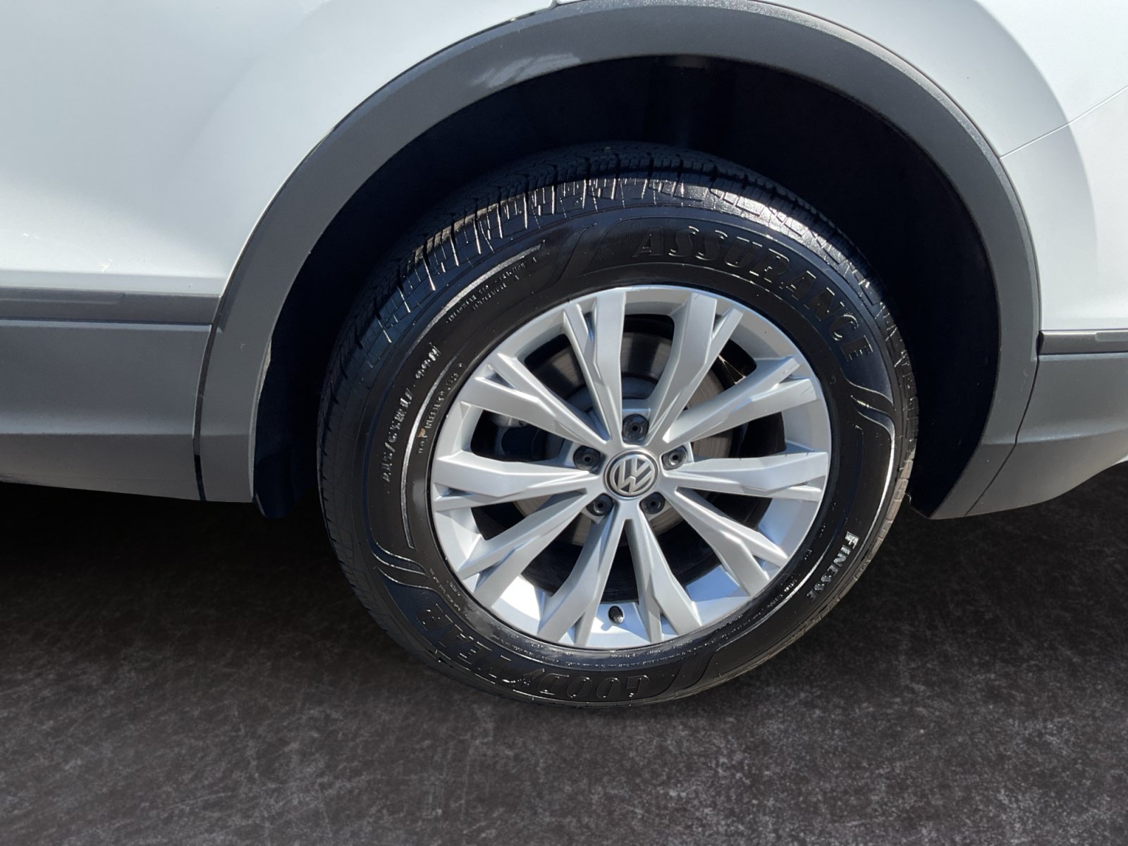Used 2020 Volkswagen Tiguan S FWD image 9