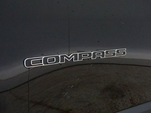 Used 2023 Jeep Compass Latitude image 11