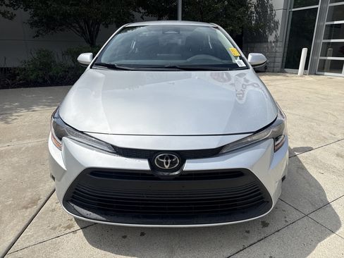 Used 2025 Toyota Corolla LE FWD image 5