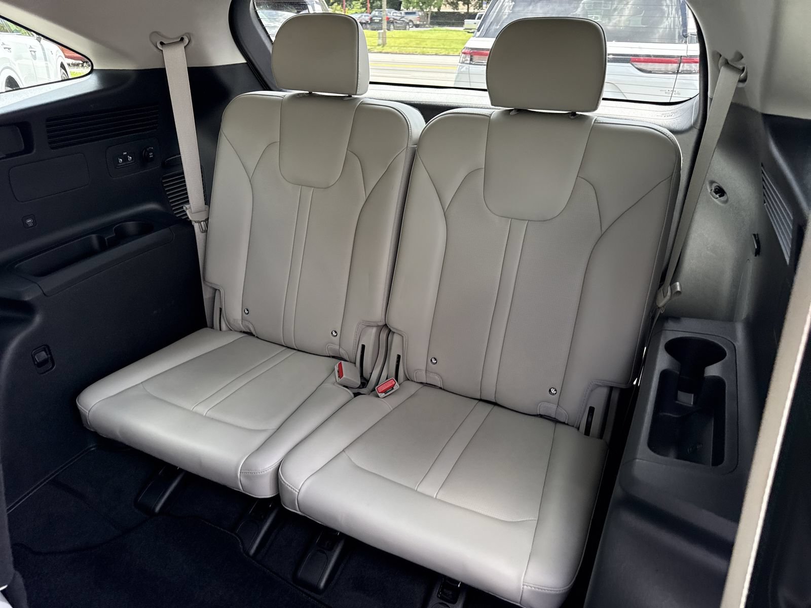 Used 2024 Kia Sorento S FWD image 12