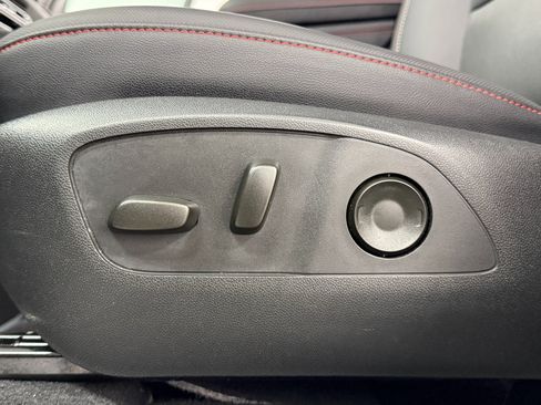 Used 2025 Chevrolet Traverse Z71 w/ LPO, Floor Liner Package image 32