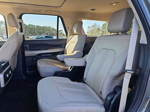 Used 2024 Ford Expedition Limited image 19