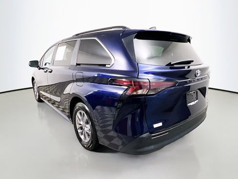 Used 2024 Toyota Sienna XLE image 8