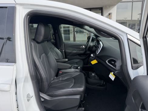 New 2026 Chrysler Voyager LX image 22