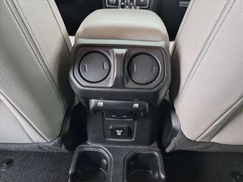 Used 2022 Jeep Gladiator Overland AWD/4WD image 17