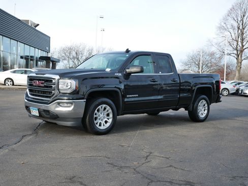 Used 2017 GMC Sierra 1500 SLE w/ SLE Value Package image 4