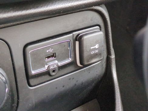 Used 2015 Jeep Renegade Latitude w/ Popular Equipment Group image 31