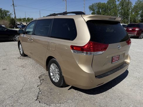 Used 2013 Toyota Sienna XLE FWD image 5