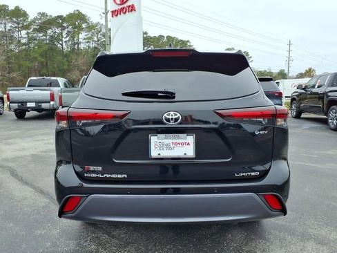 New 2026 Toyota Highlander Limited image 2