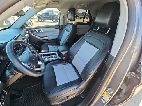 Used 2023 Ford Explorer XLT w/ Equipment Group 202A image 28