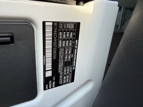 Used 2025 Mercedes-Benz Sprinter 2500 image 20