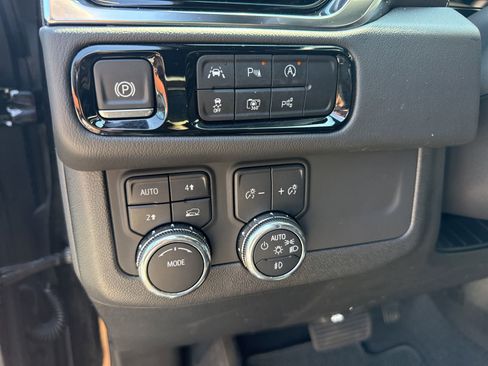 Used 2025 GMC Yukon XL Denali AWD/4WD image 20