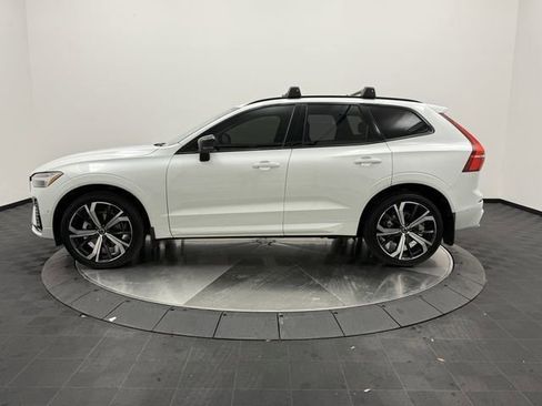 Certified 2023 Volvo XC60 B5 Ultimate w/ Climate Package image 4