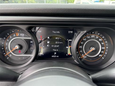 Used 2025 Jeep Gladiator Sport image 24