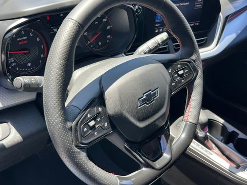 Used 2025 Chevrolet Trax RS FWD image 4