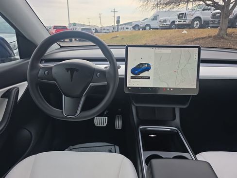 Used 2022 Tesla Model Y Performance image 17