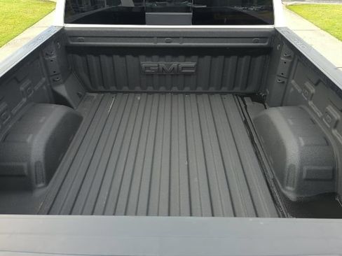 Used 2024 GMC Sierra 1500 SLT w/ SLT Premium Plus Package AWD/4WD image 11