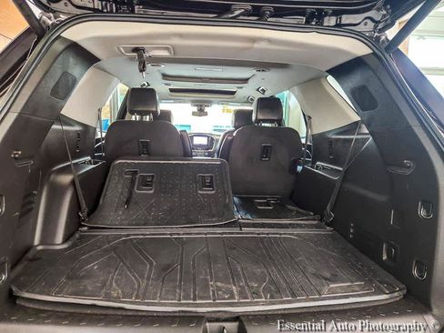 Used 2021 Chevrolet Traverse LT w/ LT Premium Package AWD/4WD image 24