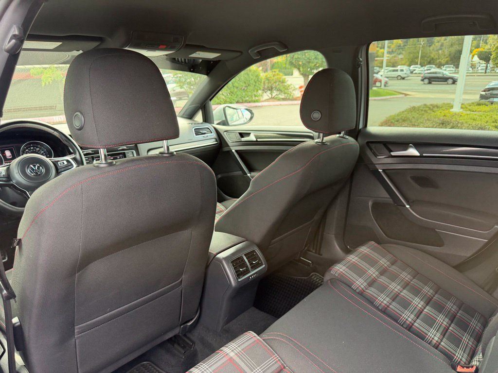 Used 2015 Volkswagen Golf 4-Door FWD image 31