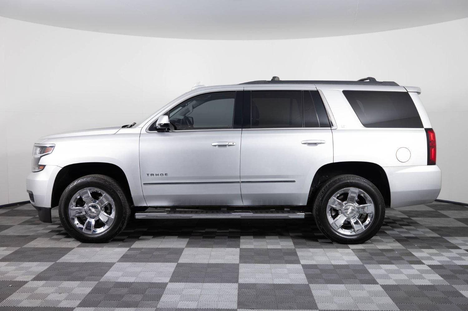 Used 2017 Chevrolet Tahoe LT w/ LT Signature Package AWD/4WD image 3
