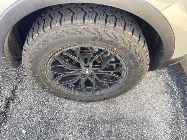 Used 2018 Ford Explorer XLT w/ Equipment Group 202A AWD/4WD image 11
