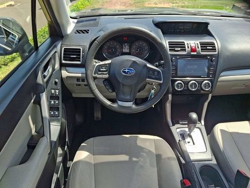 Used 2016 Subaru Forester 2.5i Limited AWD/4WD image 10