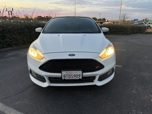 Used 2018 Ford Focus ST image 2